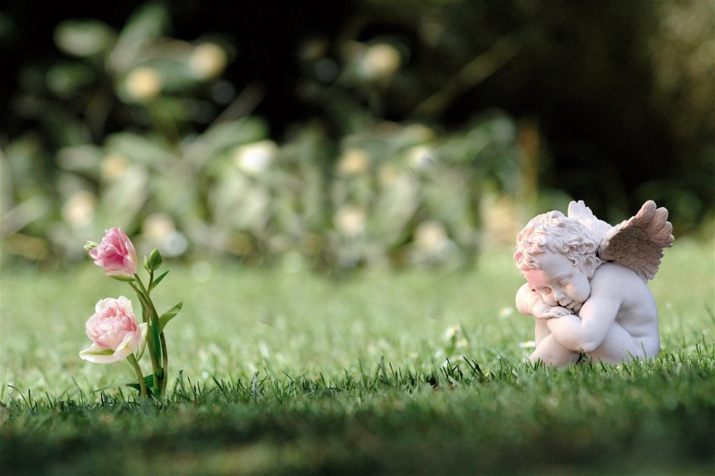 Kto może pomóc w organizacji pogrzebu w Krakowie