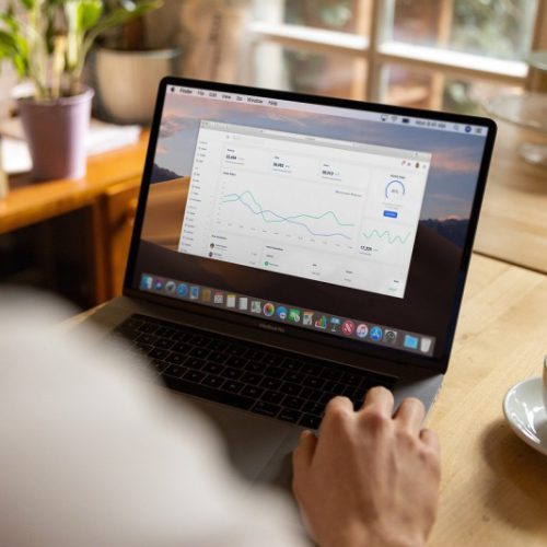 Outsourcing IT w biznesie – na czym on polega i komu pomoże?